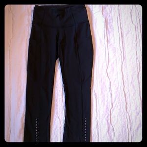 Lululemon black cropped seamless leggings